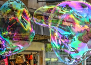 Private markets update and the economics of public market bubbles. A conversation with Zinqular’s Co – CIOs.